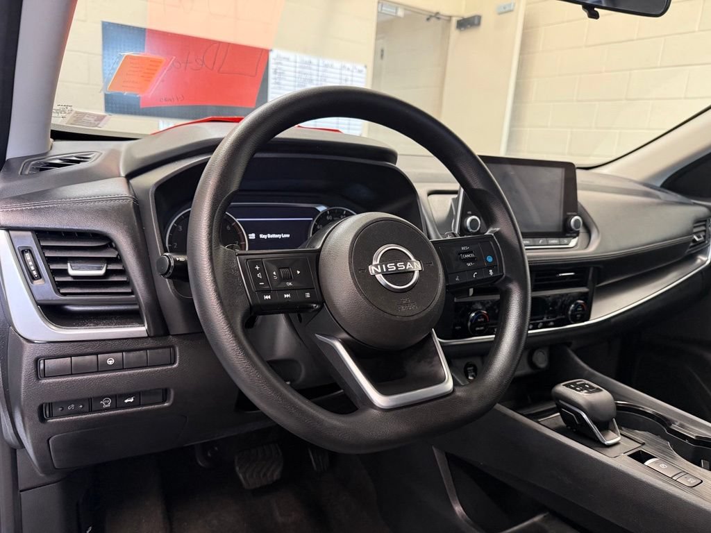 Used 2024 Nissan Rogue SV FWD image 10