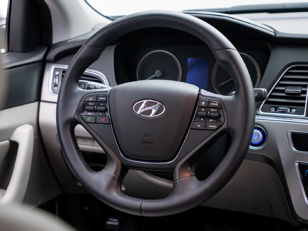 Used 2015 Hyundai Sonata Sport w/ Option Group 03 FWD image 13