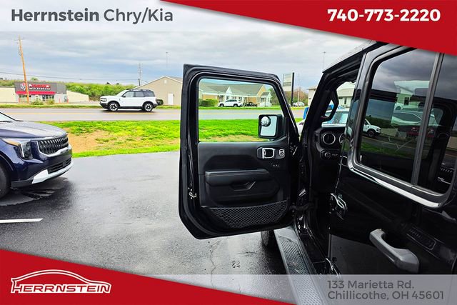 Used 2020 Jeep Gladiator Overland AWD/4WD image 14