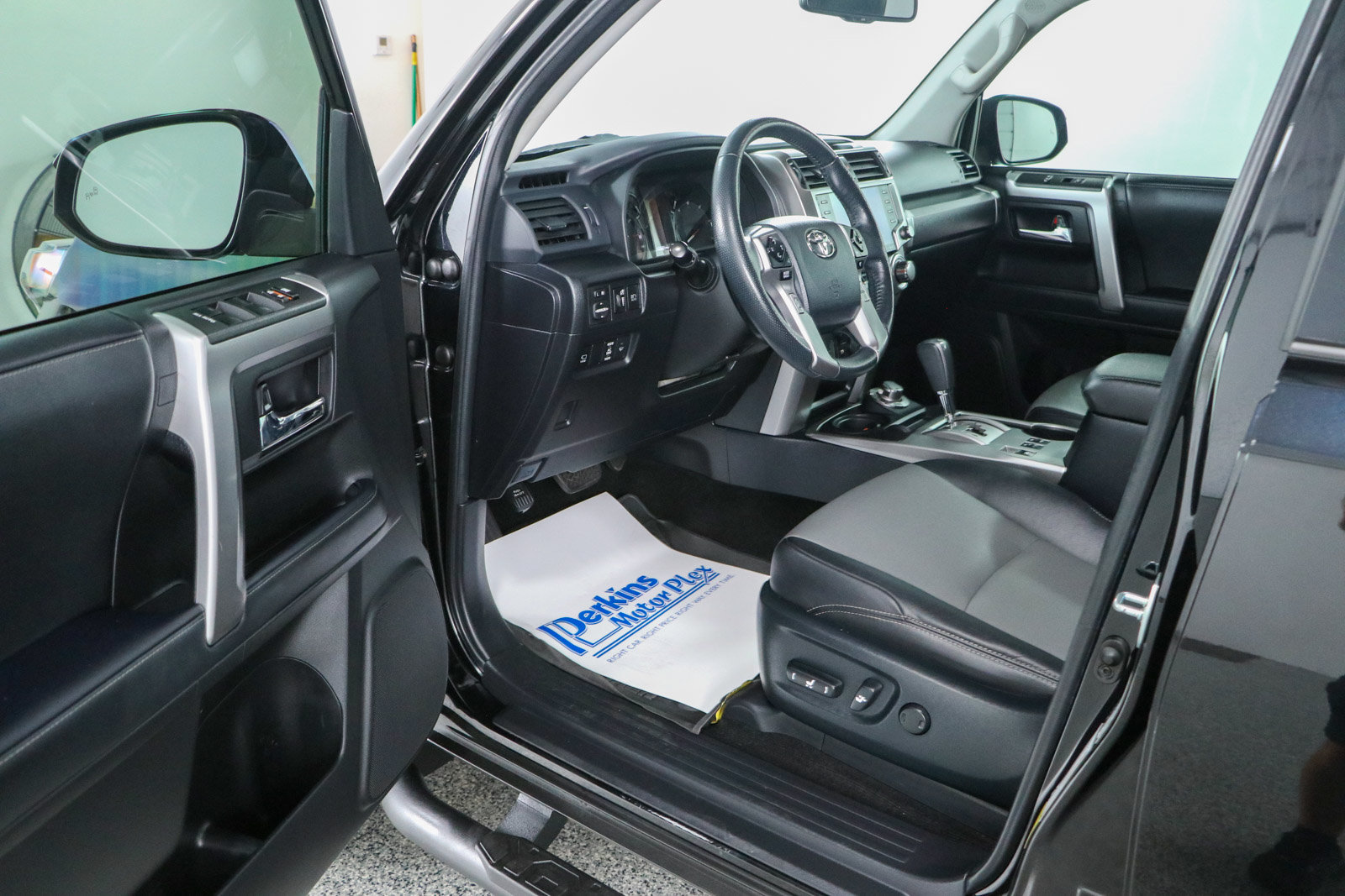 Used 2023 Toyota 4Runner SR5 Premium w/ Moonroof Package AWD/4WD image 3