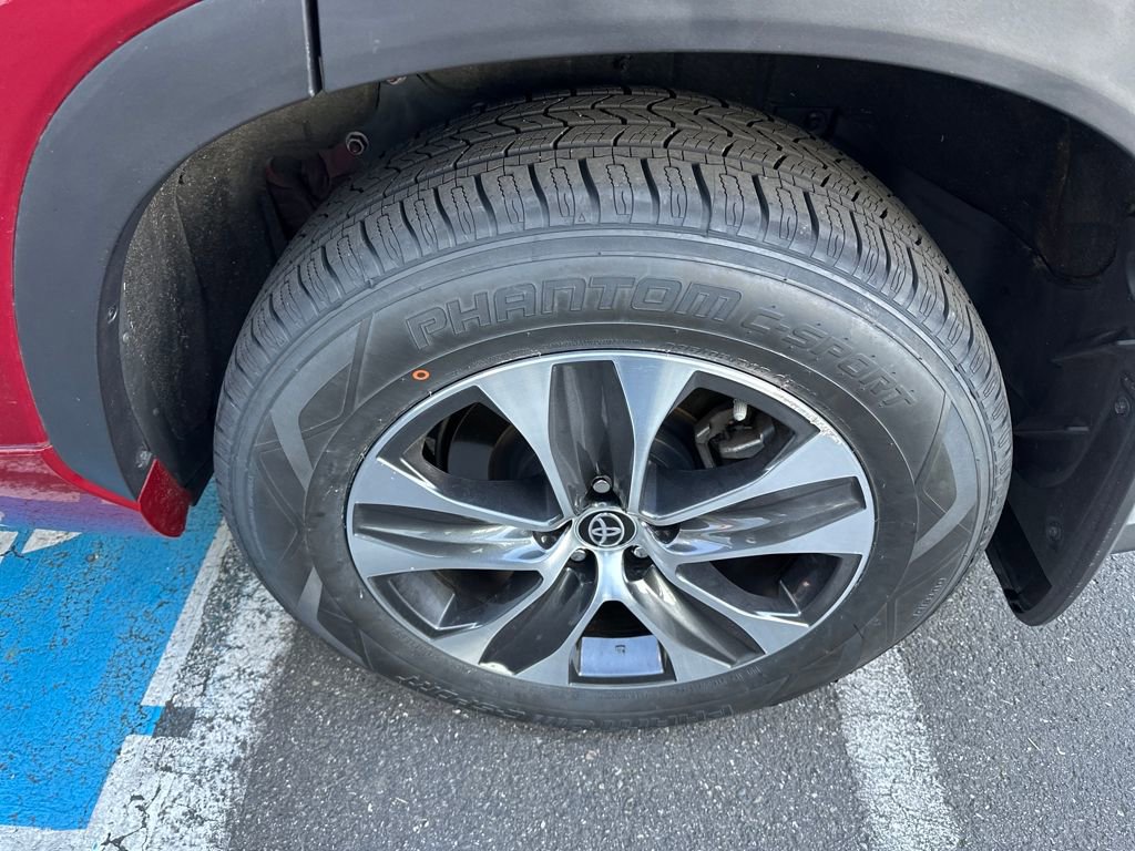 Used 2023 Toyota Highlander XLE image 29