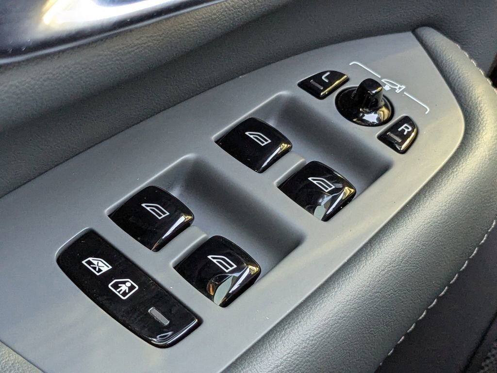 Used 2024 Volvo XC90 B6 Ultimate w/ Protection Package Premier image 27