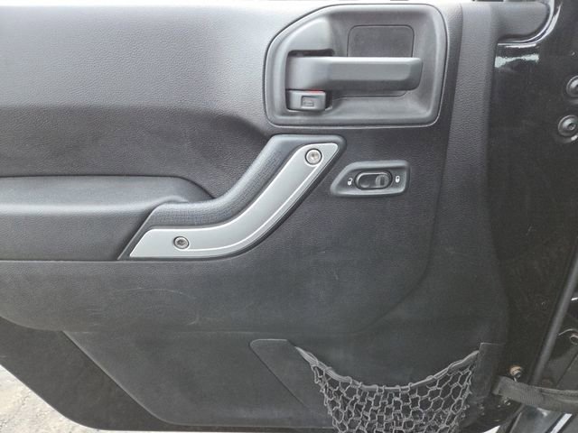 Used 2013 Jeep Wrangler Unlimited Sahara image 30