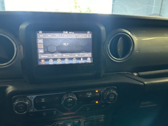 Used 2019 Jeep Wrangler Unlimited Sahara image 10