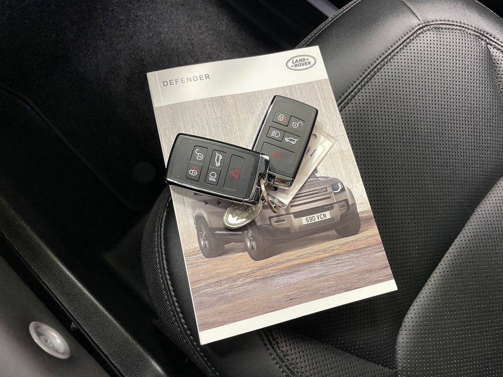 Used 2025 Land Rover Defender 110 S image 9