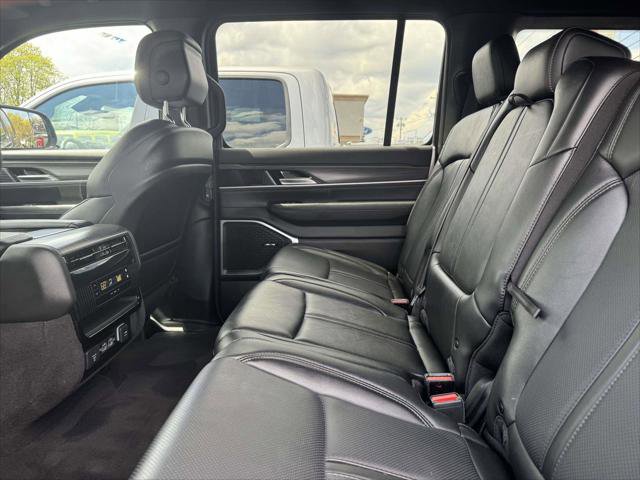 Certified 2024 Jeep Wagoneer Series II w/ Flexible Seating Group AWD/4WD image 14
