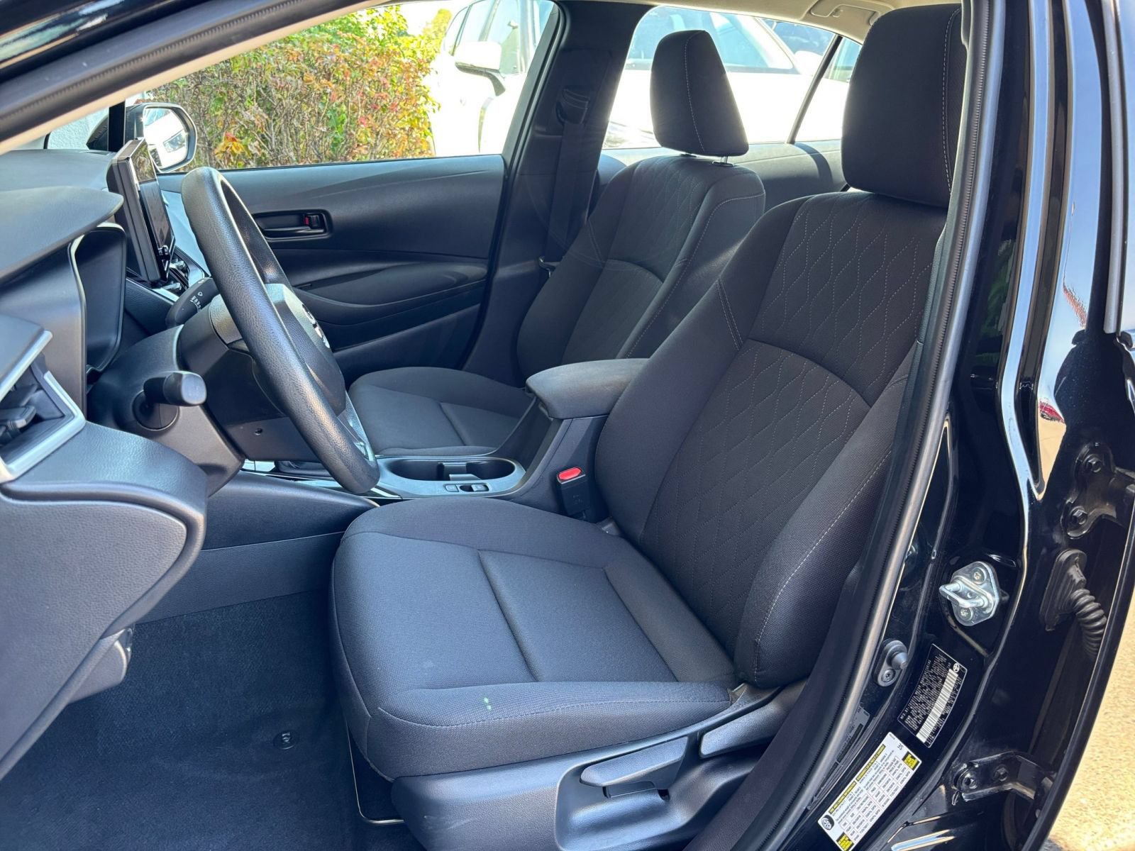 Used 2025 Toyota Corolla LE FWD image 30