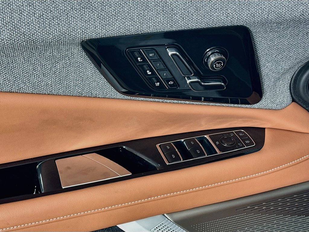 New 2027 Cadillac Optiq Premium Luxury w/ LPO, Floor Liner Package AWD/4WD image 22