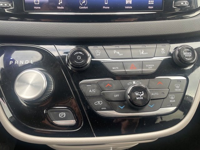 Used 2024 Chrysler Pacifica Touring-L image 25