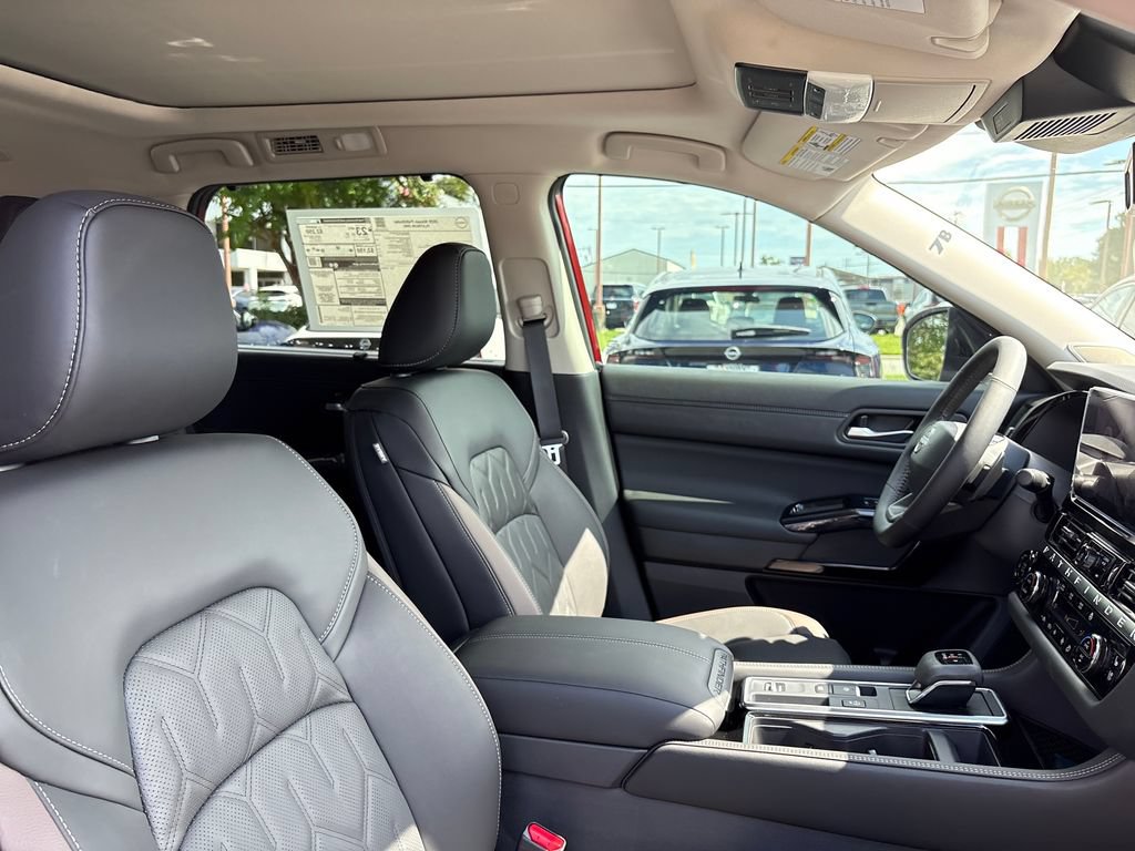 New 2026 Nissan Pathfinder Platinum FWD image 28
