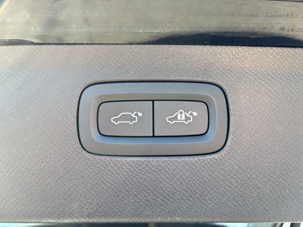 Certified 2024 Volvo XC90 T8 Ultimate w/ Protection Package Premier image 25