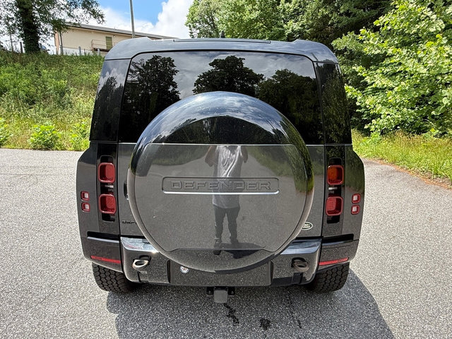 Used 2023 Land Rover Defender 110 X-Dynamic SE AWD/4WD image 7