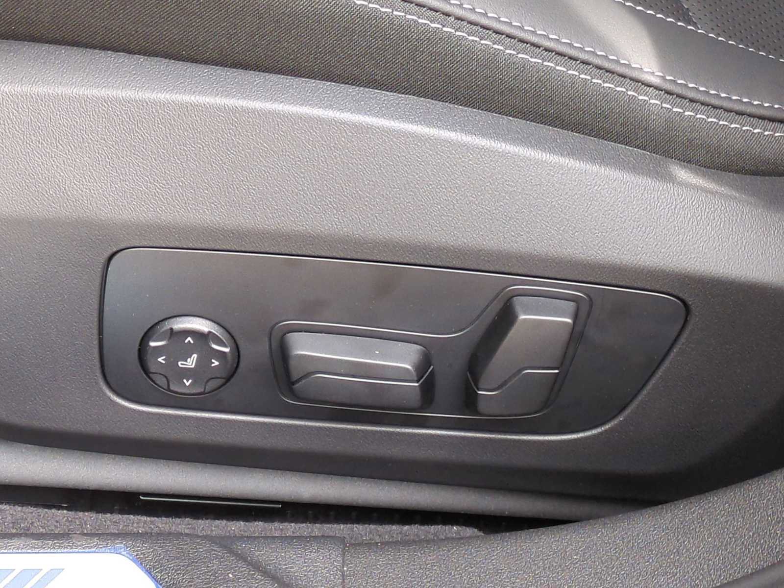 Used 2025 BMW M235i xDrive w/ Technology Package image 17