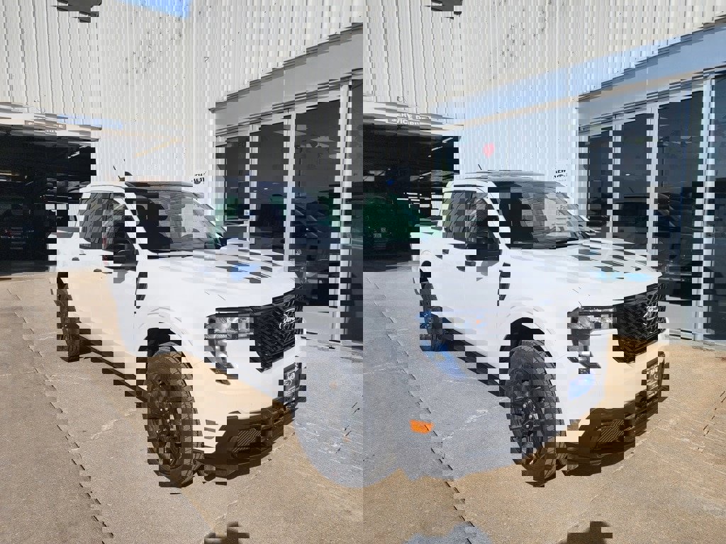 New 2025 Ford Maverick XLT w/ XLT Luxury Package image 4