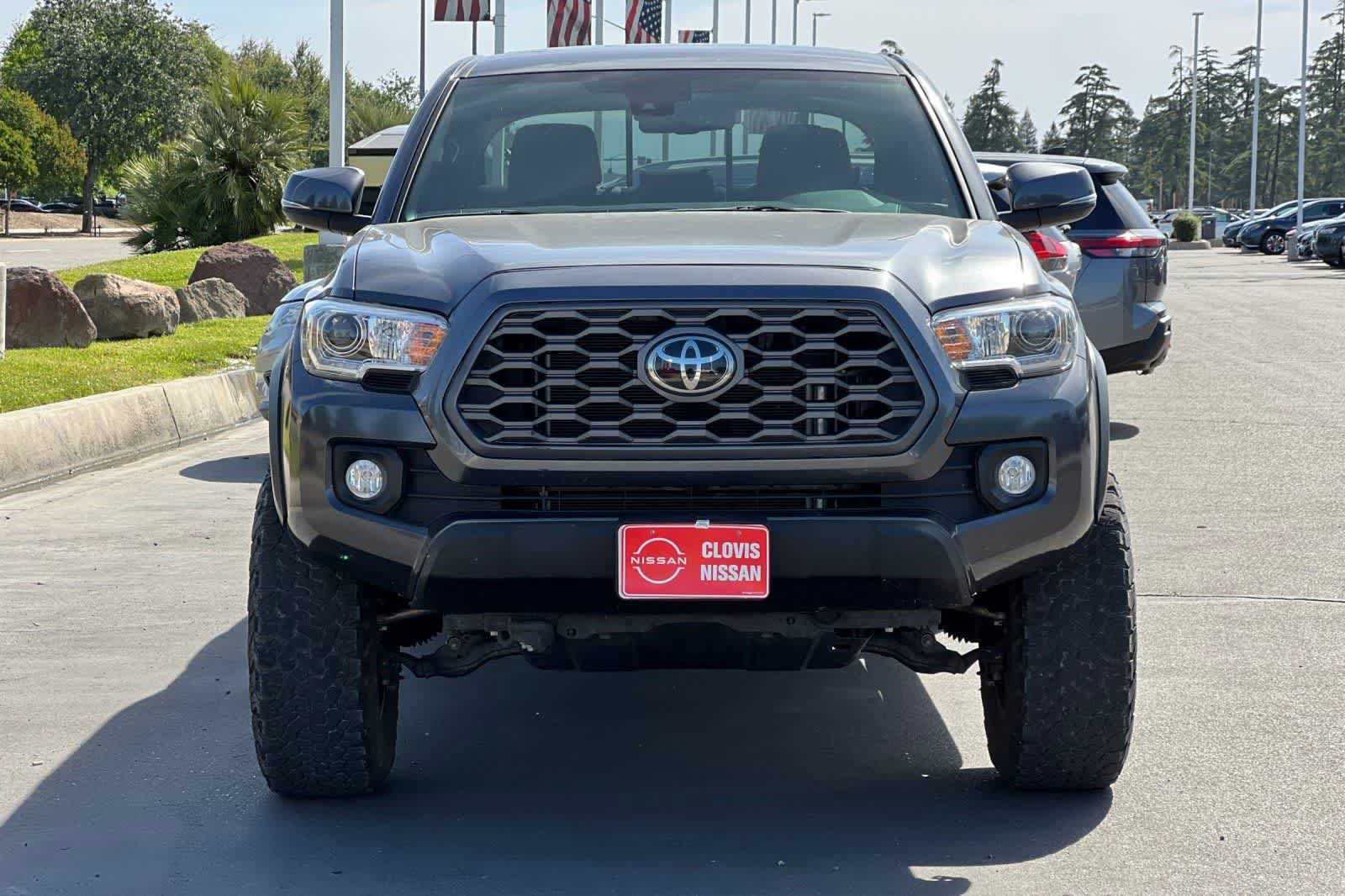 Used 2020 Toyota Tacoma TRD Off-Road w/ Technology Package image 11