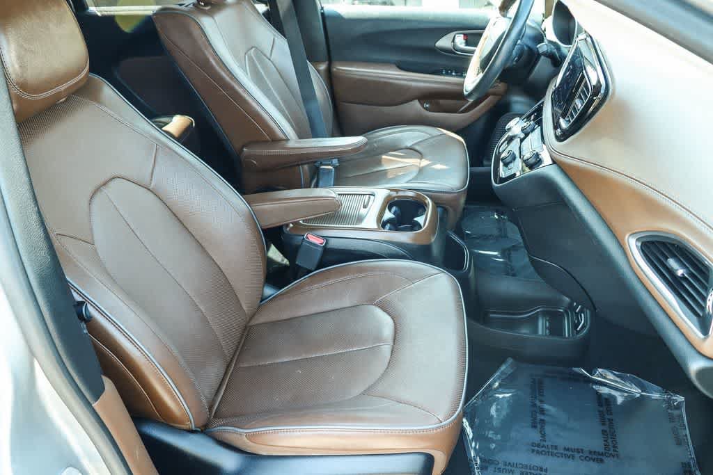 Used 2019 Chrysler Pacifica Limited w/ Advanced Safetytec Group FWD image 16