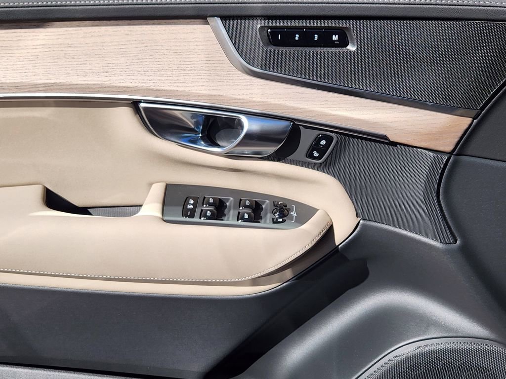 New 2026 Volvo XC90 B5 Plus w/ Protection Package Premier image 12