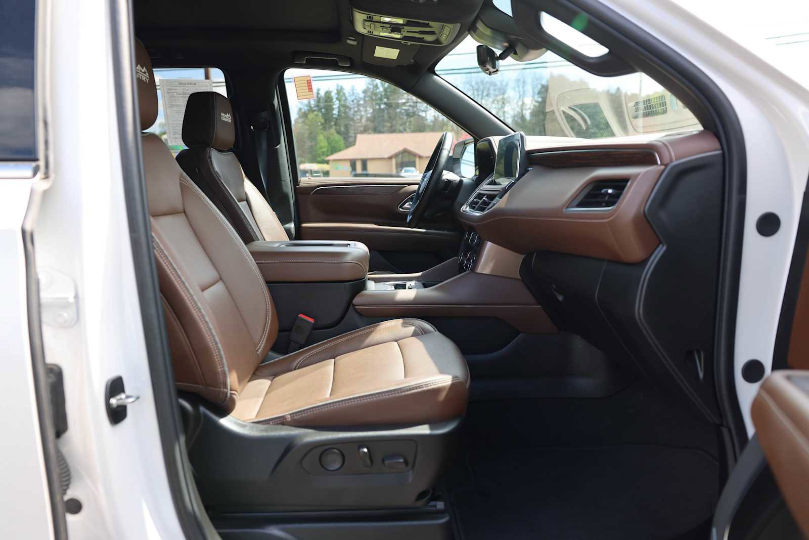 Used 2023 Chevrolet Tahoe High Country w/ Premium Package AWD/4WD image 9
