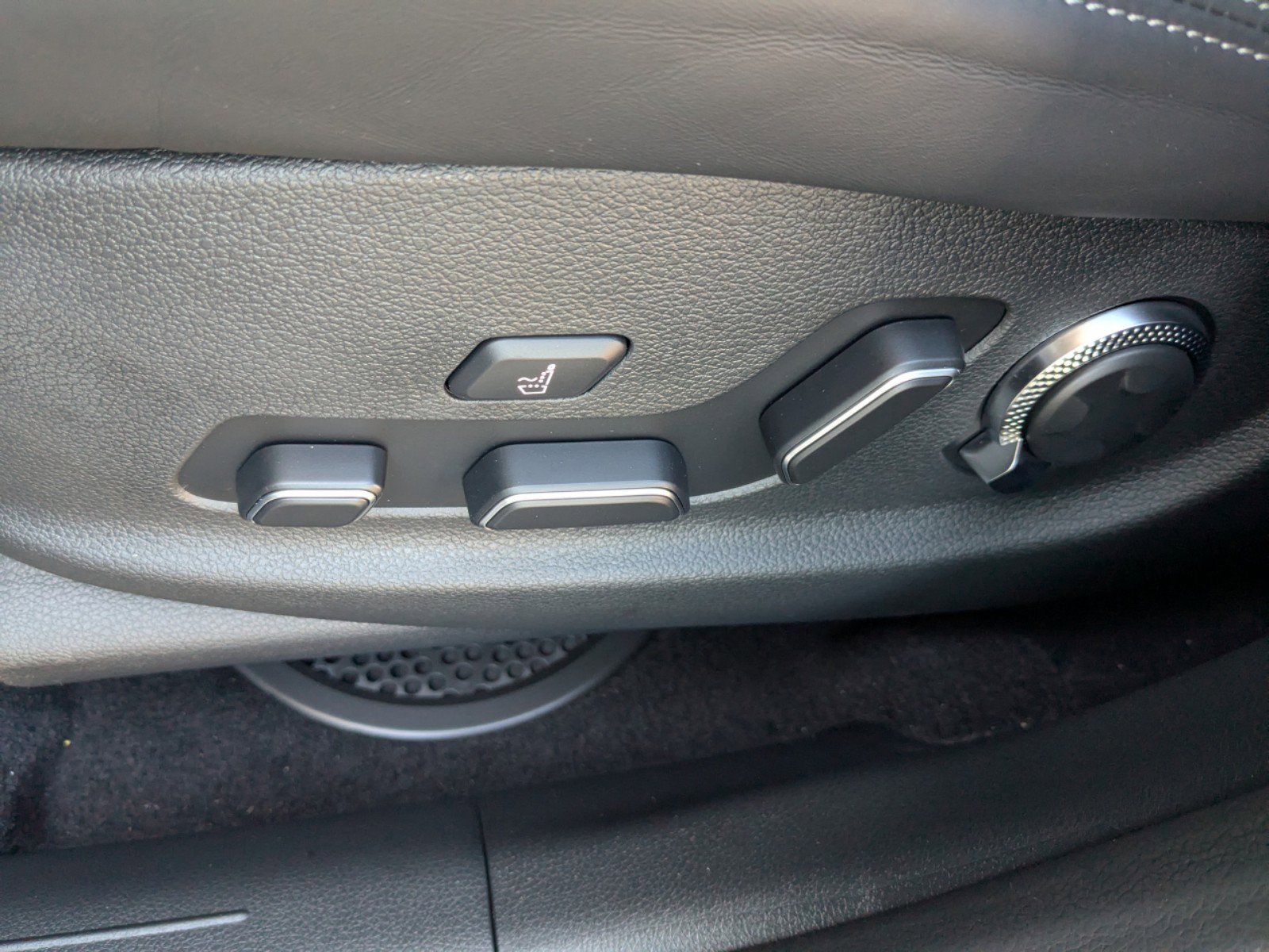 New 2025 Genesis GV70 3.5T Sport w/ Sport Advanced Package AWD/4WD image 18