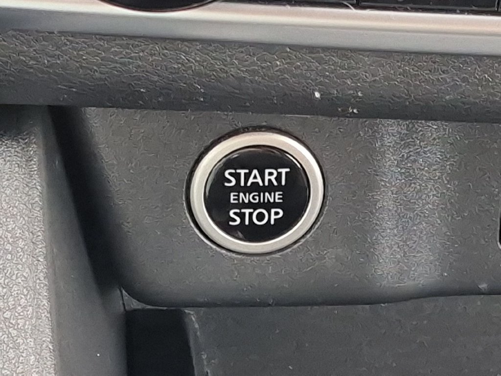 Used 2023 Nissan Rogue SV AWD/4WD image 16