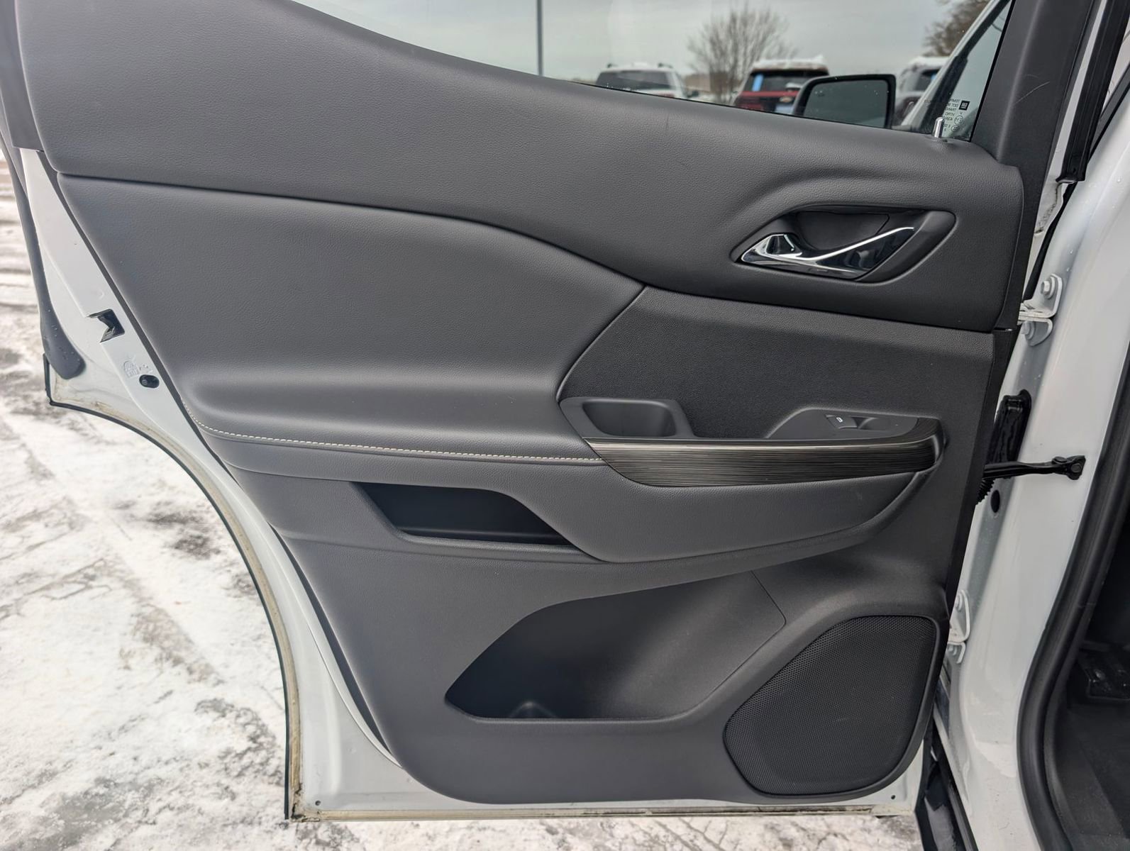 Used 2023 GMC Acadia SLT image 28