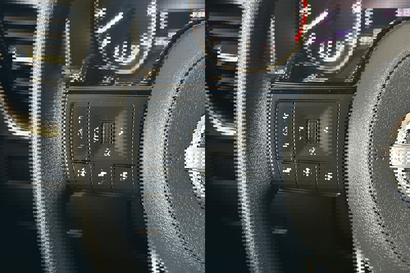 Used 2022 Nissan Rogue SV image 26