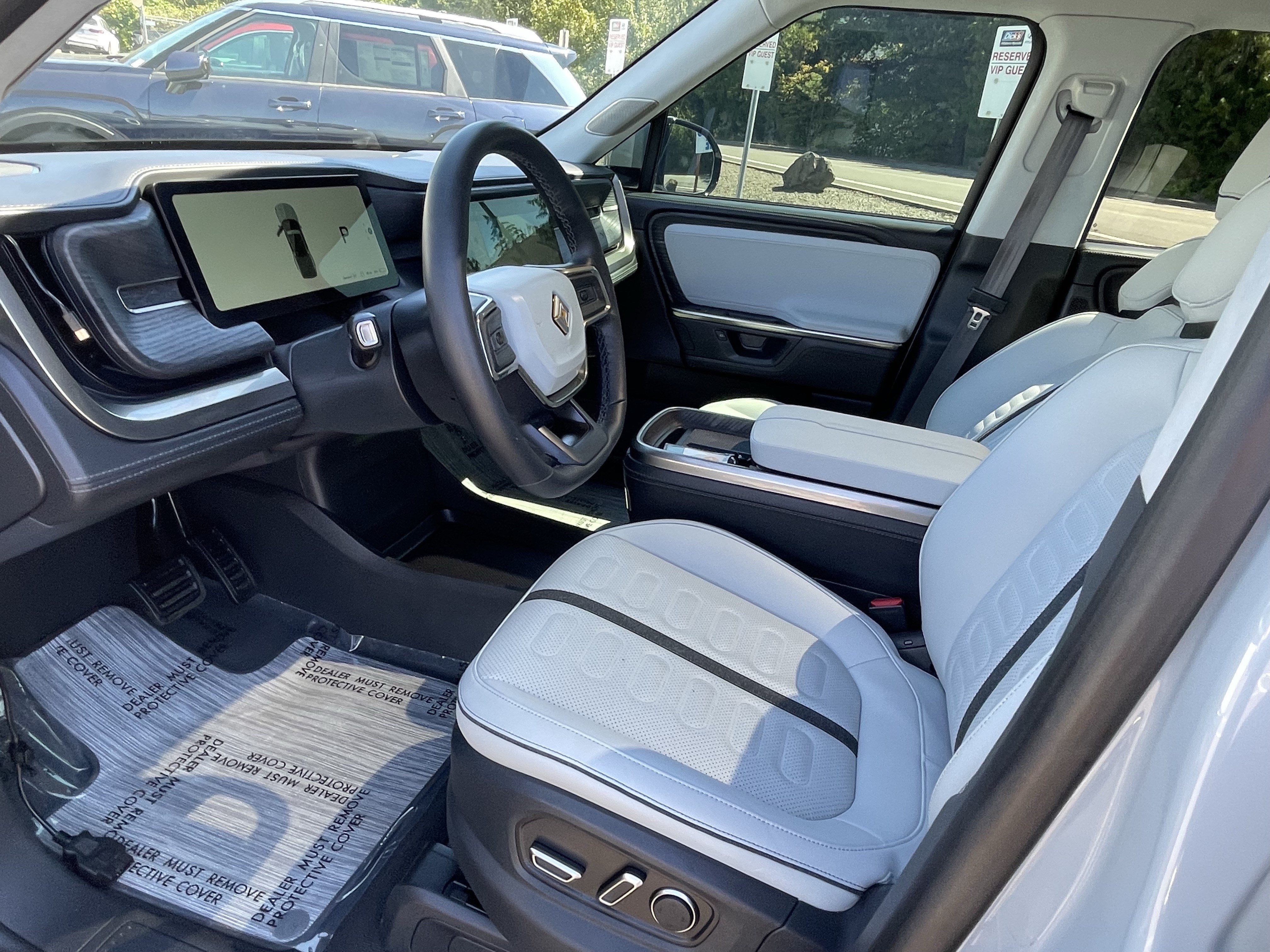 Used 2025 Rivian R1T Adventure AWD/4WD image 11