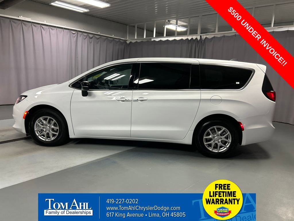 New 2026 Chrysler Voyager LX image 4