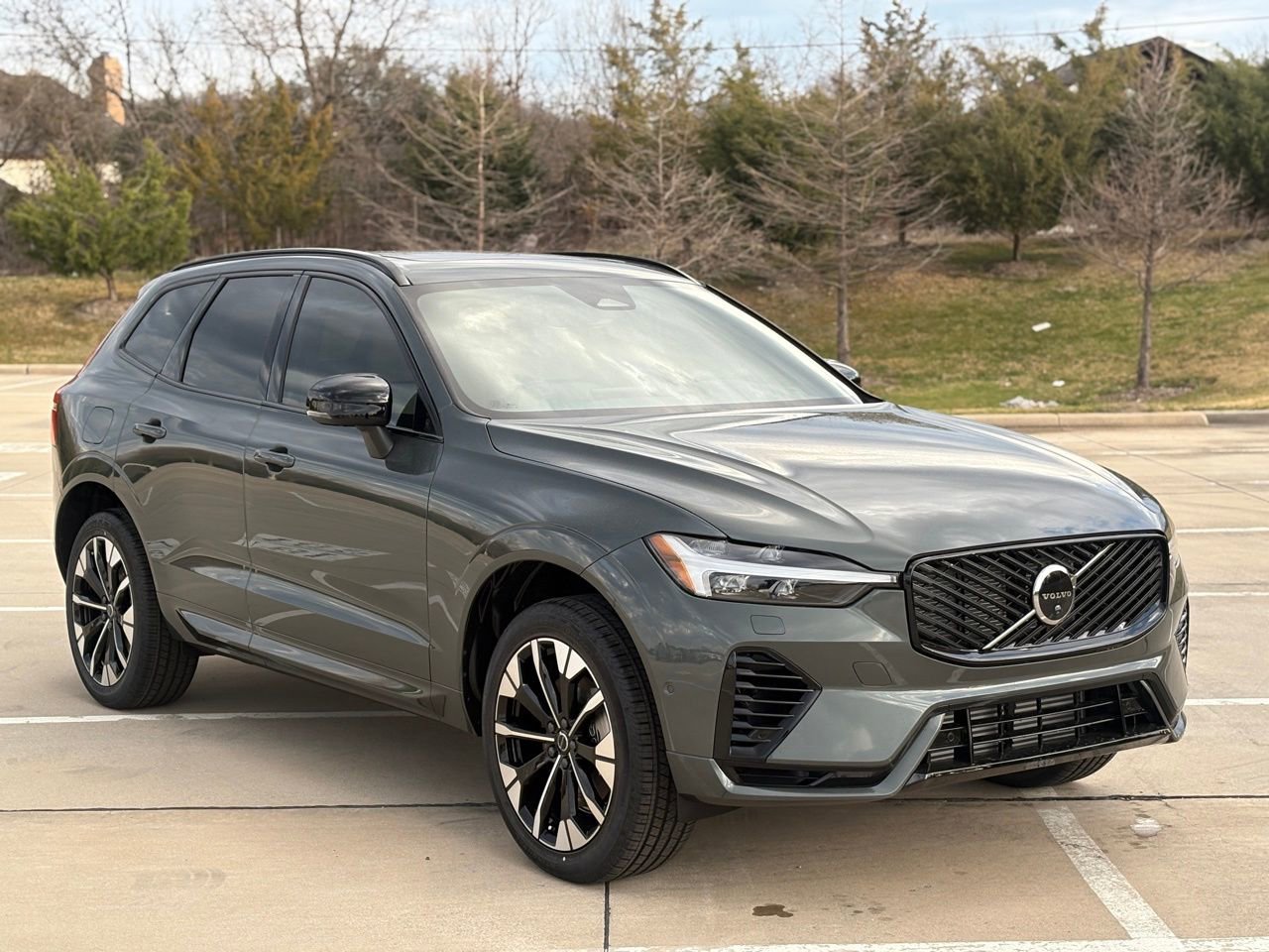 New 2026 Volvo XC60 T8 Plus w/ Protection Package Premier image 4