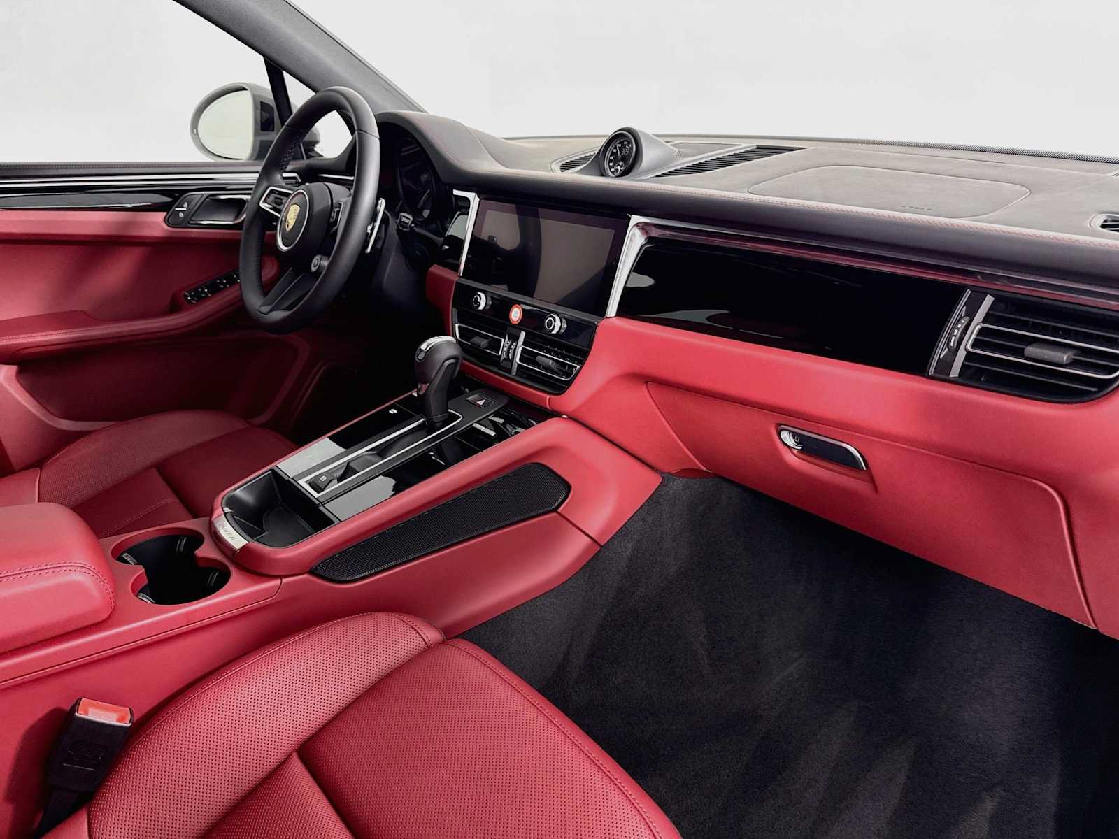 Certified 2025 Porsche Macan AWD/4WD image 30