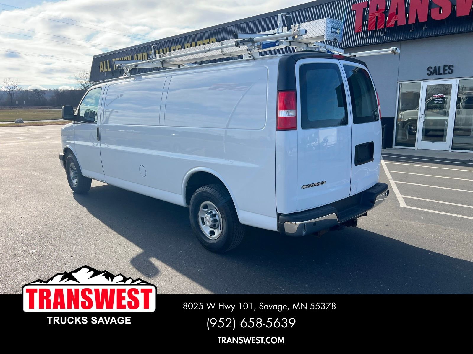 Used 2018 Chevrolet Express 3500 Extended w/ Driver Convenience Package RWD image 12