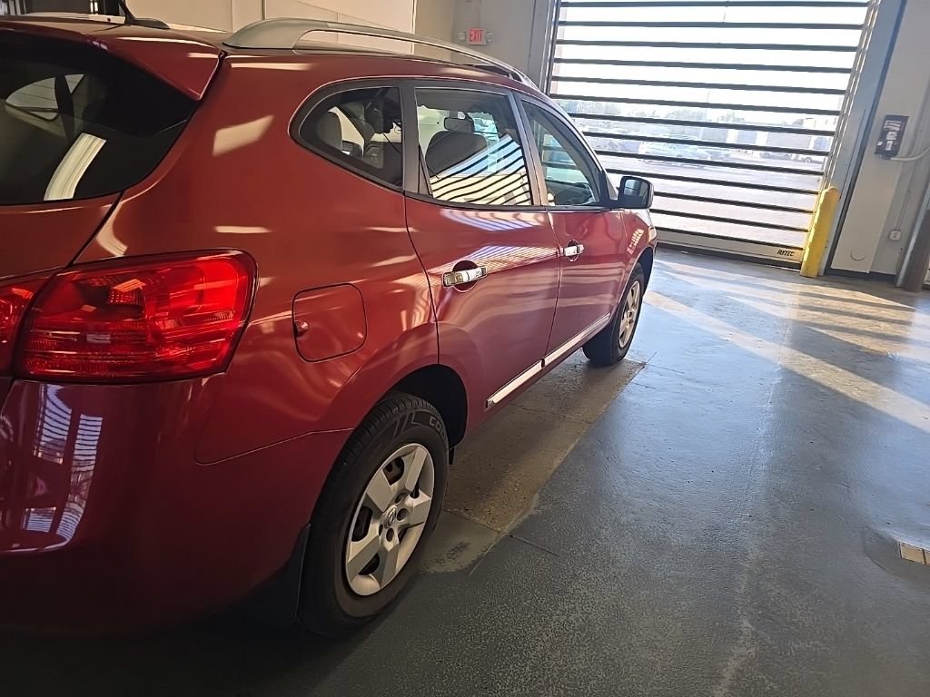 Used 2014 Nissan Rogue S w/ Convenience Package AWD/4WD image 4