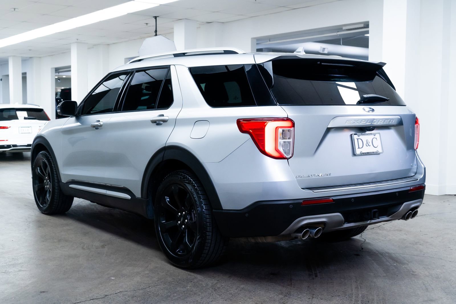 Used 2020 Ford Explorer Platinum w/ Premium Technology Package image 4