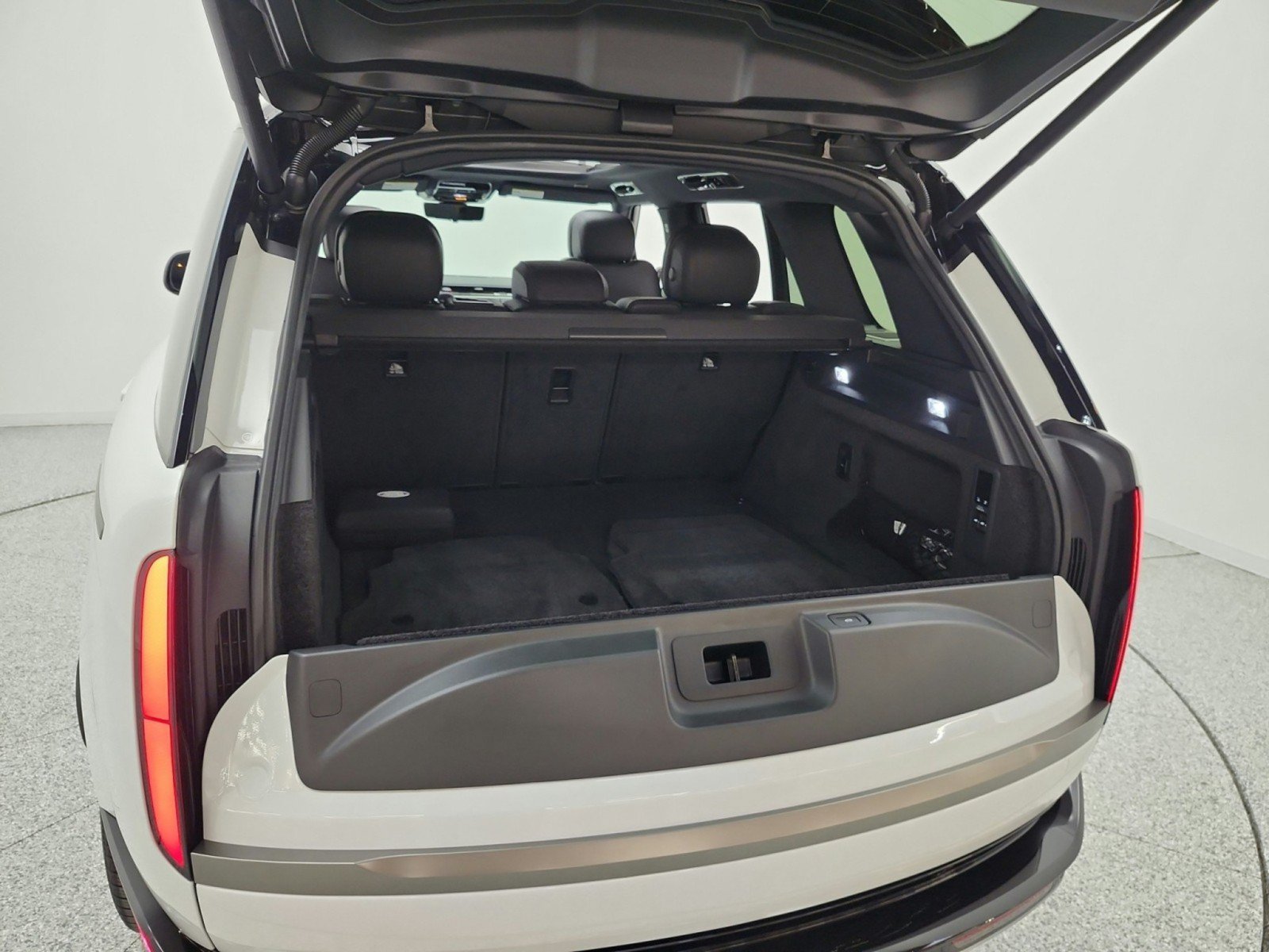 Used 2026 Land Rover Range Rover SE AWD/4WD image 21