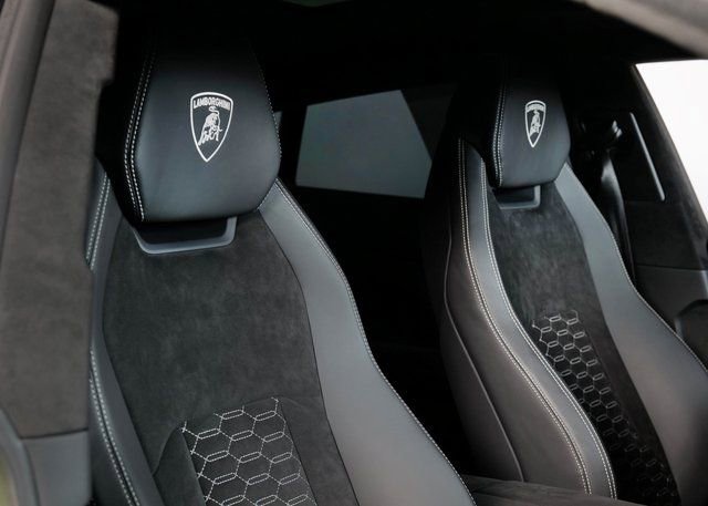 Used 2022 Lamborghini Urus image 22