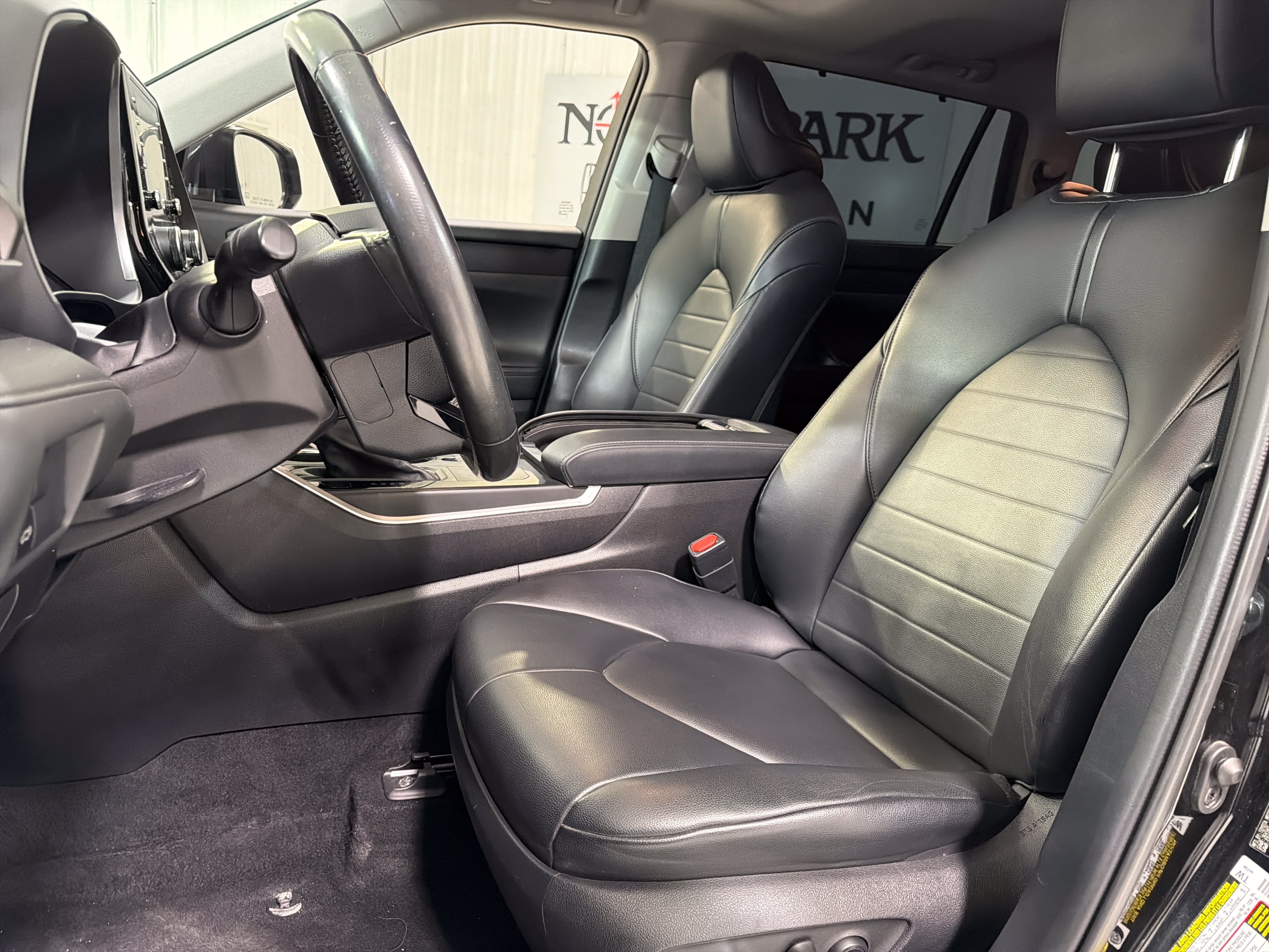 Used 2021 Toyota Highlander XLE FWD image 9