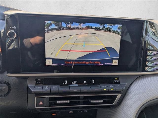 Used 2025 Toyota Camry SE image 14