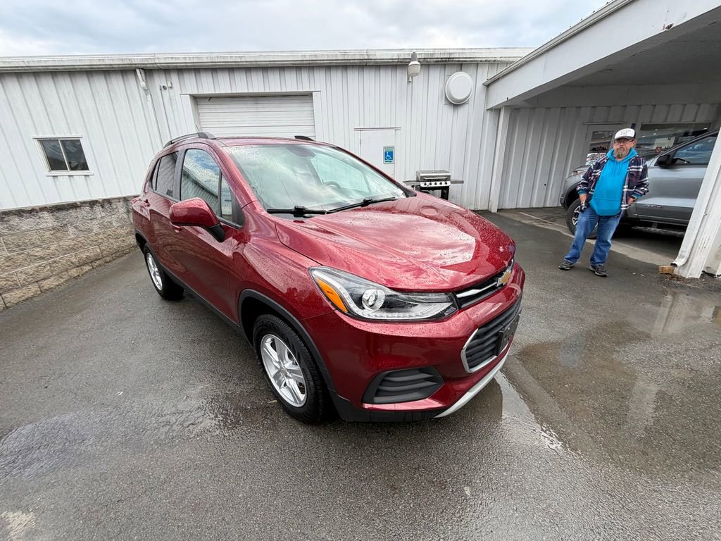 Used 2022 Chevrolet Trax LT w/ LT Convenience Package AWD/4WD image 7