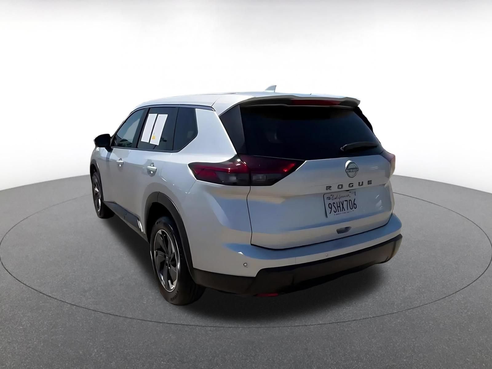 Used 2025 Nissan Rogue SV FWD image 11