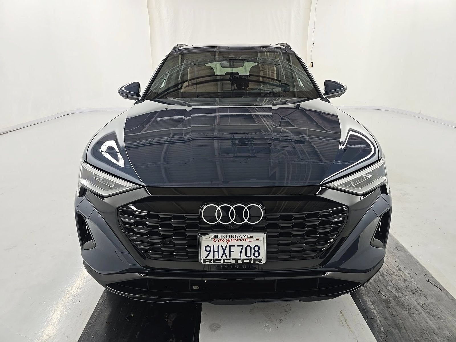 Used 2024 Audi Q8 e-tron Prestige w/ Prestige Package AWD/4WD image 2