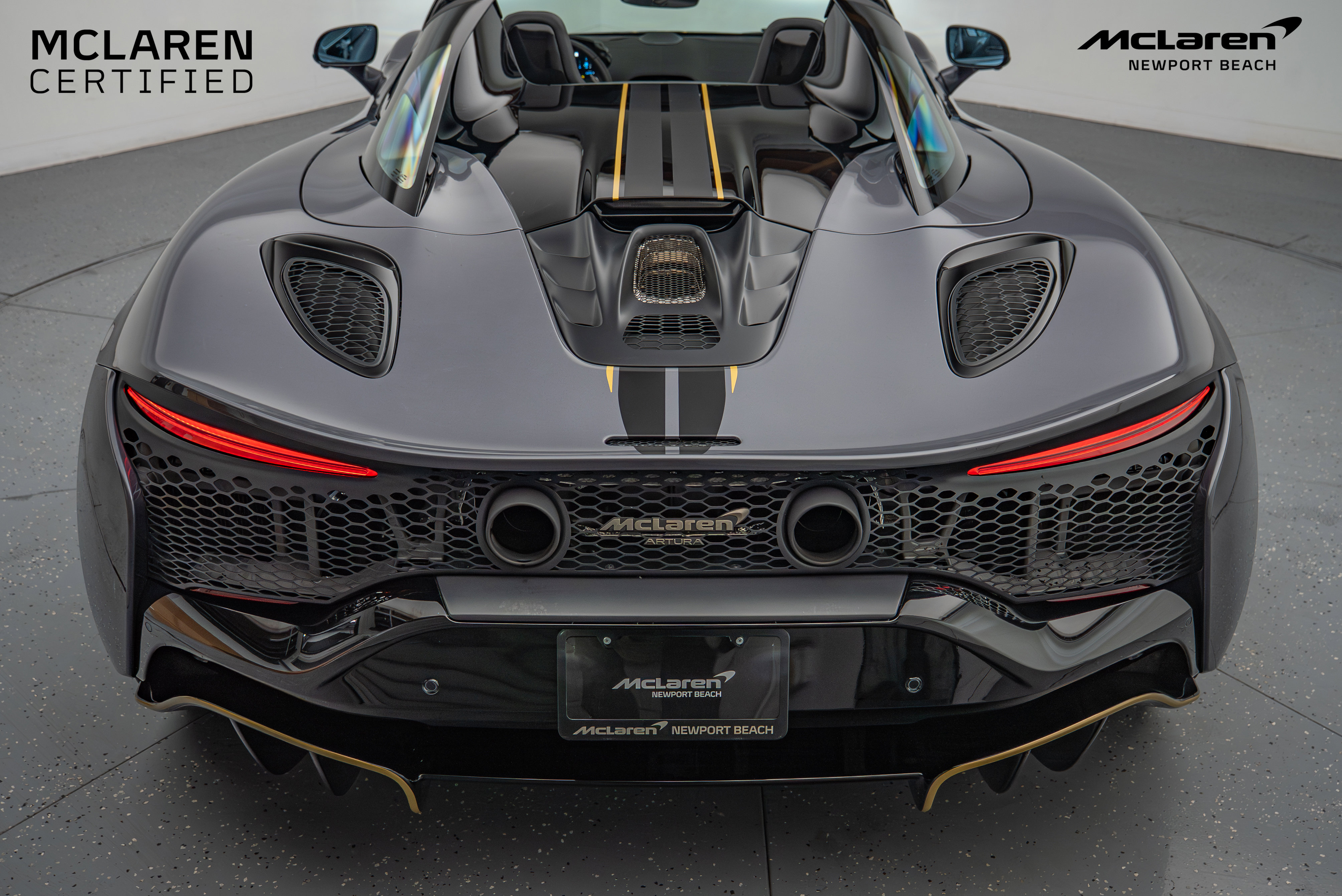 Used 2025 McLaren Artura Spider image 16