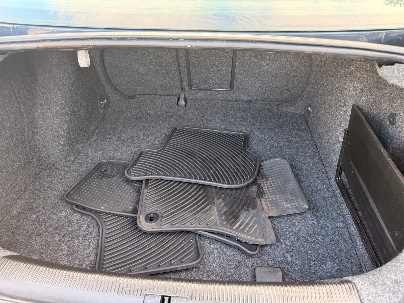 Used 2005 Volkswagen Jetta 2.5 image 26