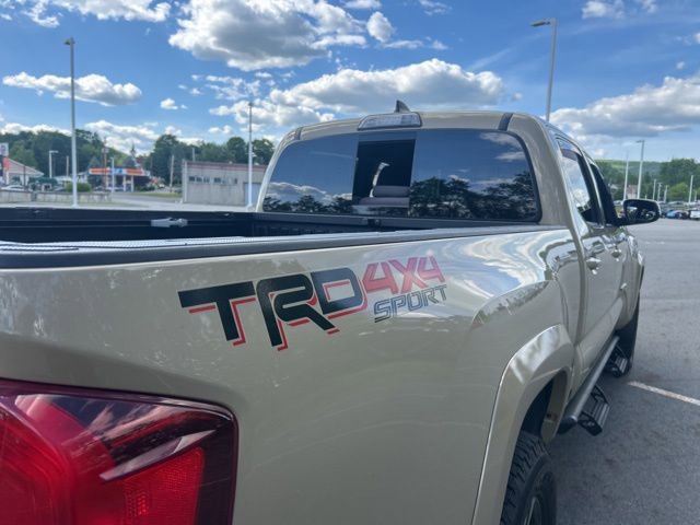 Used 2018 Toyota Tacoma TRD Sport AWD/4WD image 17