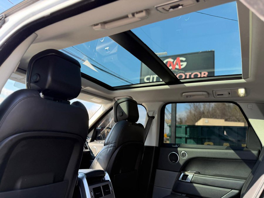 Used 2019 Land Rover Range Rover Sport HSE image 18