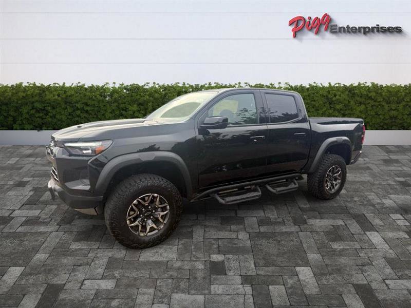 Used 2025 Chevrolet Colorado ZR2 w/ Technology Package AWD/4WD image 4