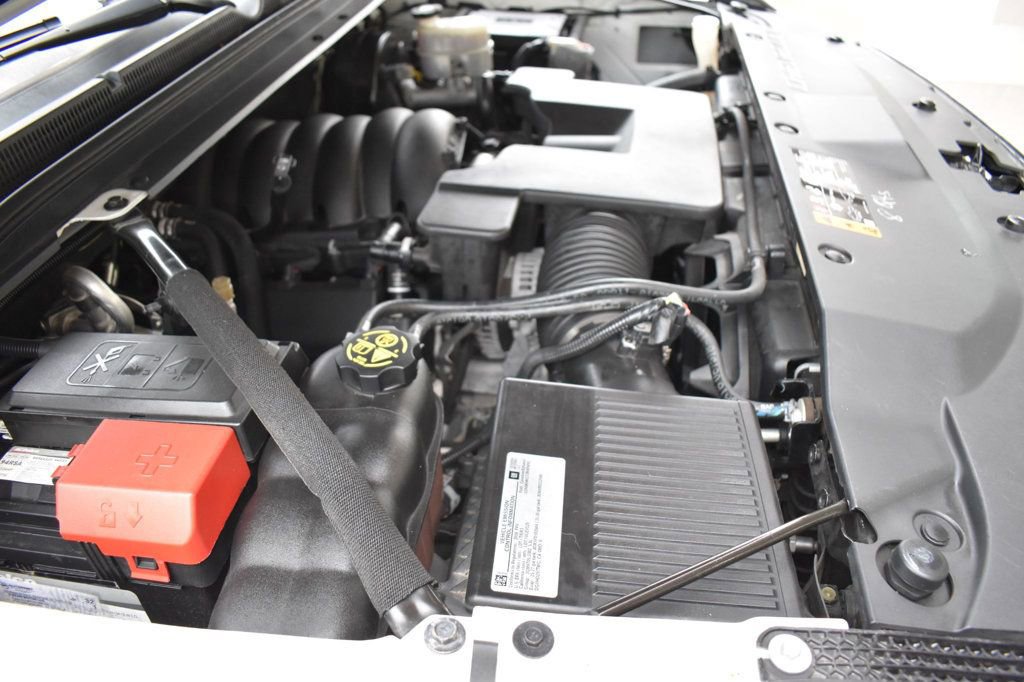 Used 2018 Chevrolet Suburban LT image 13