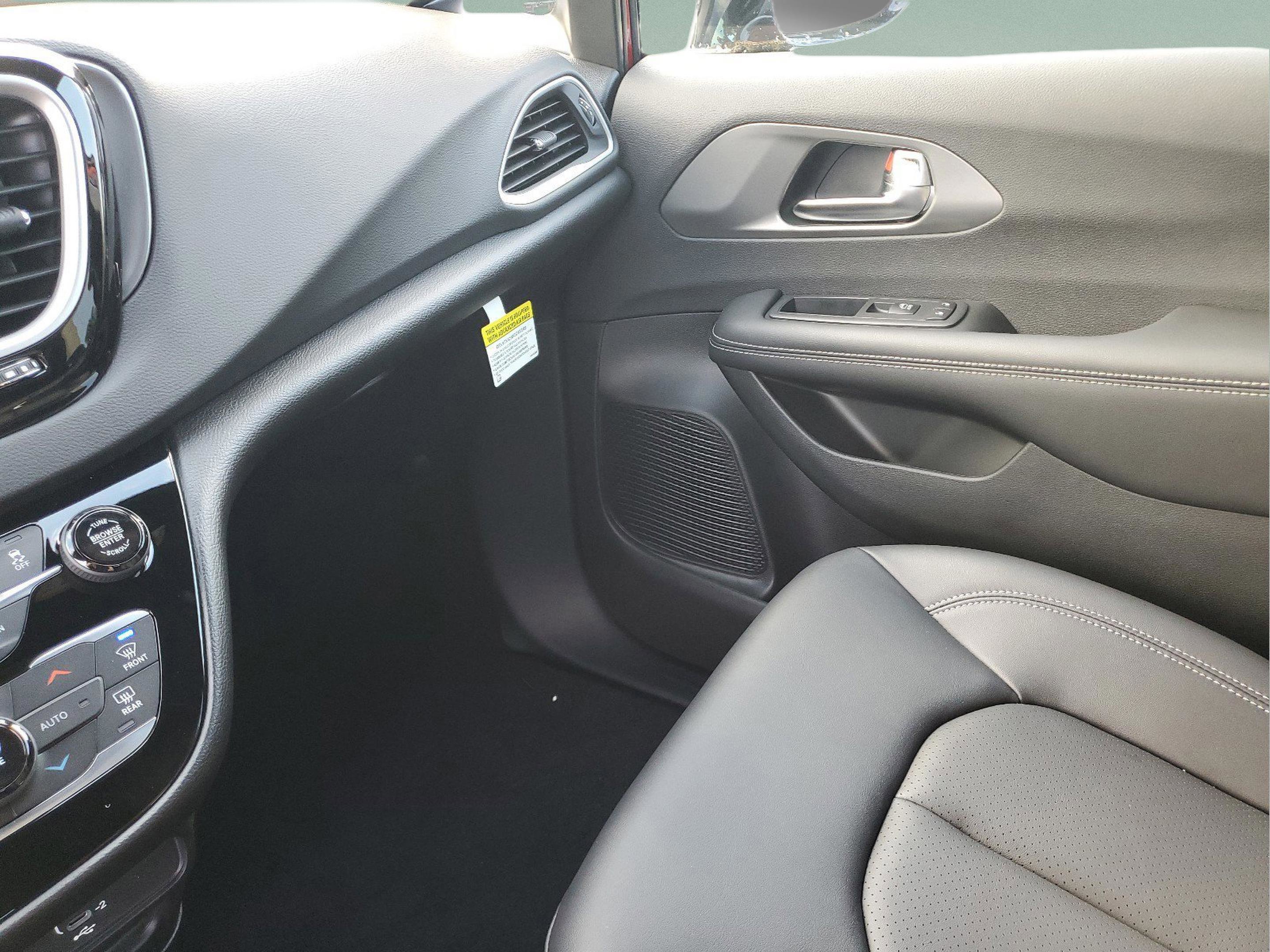 New 2026 Chrysler Voyager LX image 25