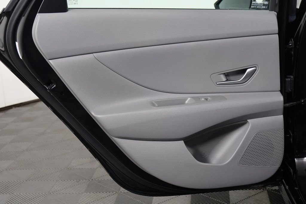 Used 2024 Hyundai Elantra SEL FWD image 13