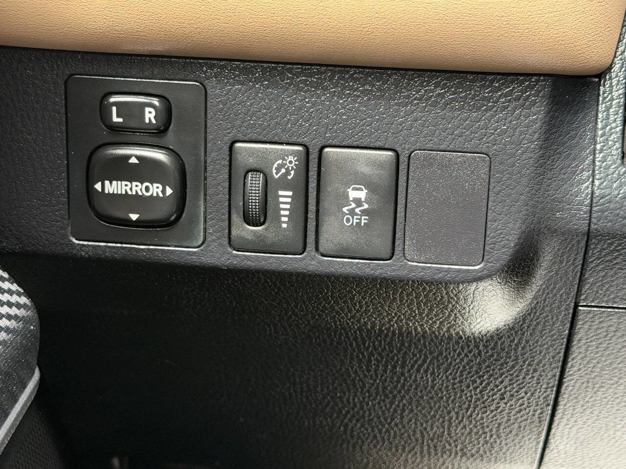 Used 2013 Toyota RAV4 Limited AWD/4WD image 41