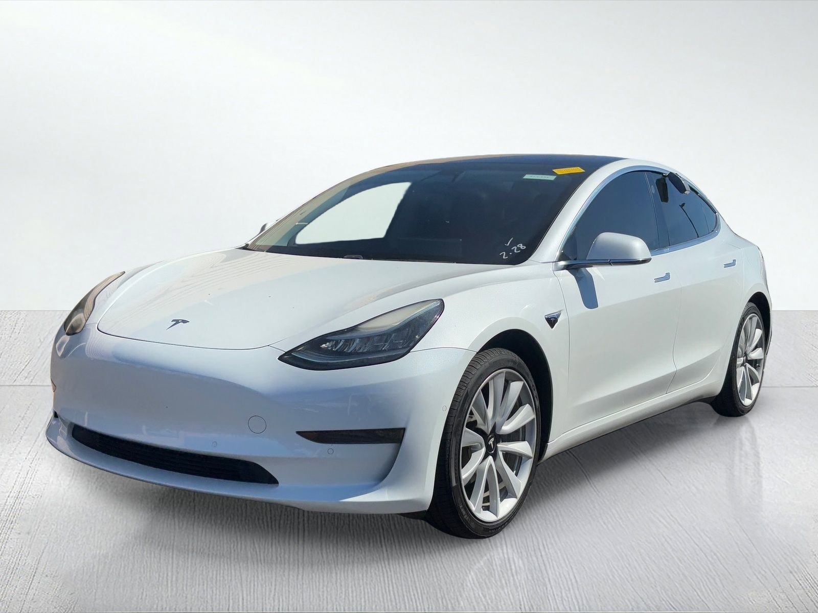 Used 2019 Tesla Model 3 Standard Range image 2